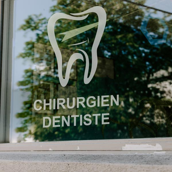 Adhésif dépoli chirurgien dentiste, découpé à la forme