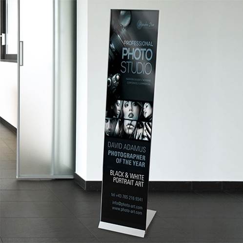 Totem publicitaire sur platine largeur 500 mm, panneau plexi  1100 mm en option 